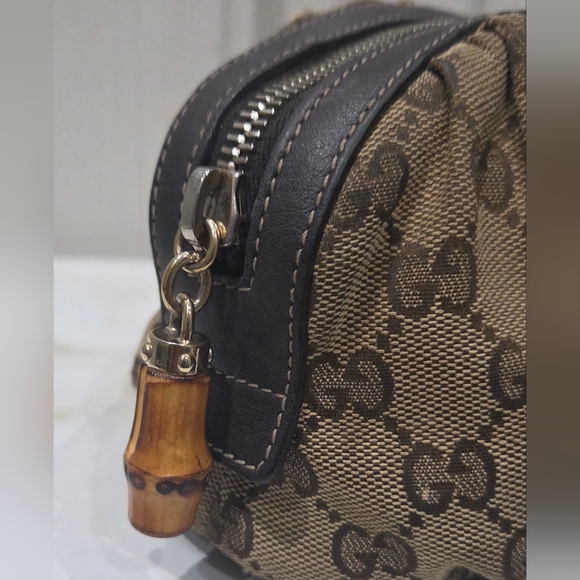 Gucci Tan/Brown GG Monogram Cosmetic Bag, Bamboo Zipper Pull - Picture 4 of 13